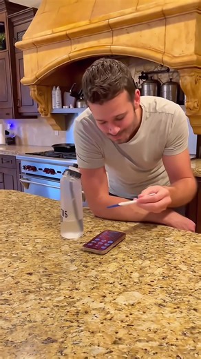 Telling My Husband He’s Going to Be a Dad — His Reaction Says It All #PregnancyReveal #DadToBe #FamilyMoment #EmotionalReaction #familylove