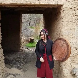 7.4K views · 593 reactions | Muna Saghafi, Iranian woman playing Daf so beautifully ❤️ #Daf is an Iranian Iranian frame drum musical instrument, used in popular and classical music in #Iran  and #Pakistan . Find us on Instagram: _Iran_In_Photos_ ✅  ⬜️⬜️女⬜️⬜️  ‎#یک_ملت_یک_پرچم 女 ‎#آسمان_آبی_زمین_پاک  | Iran In Photos | Facebook