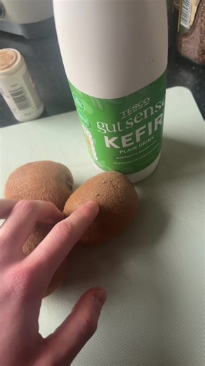 its okay kiwis, Ill make it quick. #kiwi #kefir #meal