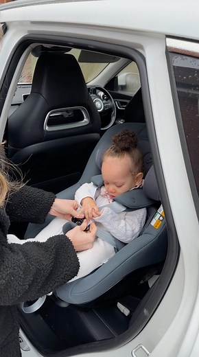 Maxi-Cosi Europe on Instagram: "Slide into parenting like a pro! SlideTech® syncs with 4 seats, making every moment smoother ✅⁣ ⁣ With the FamilyFix 360 Pro base:⁣ 👉 Pebble 360 Pro2⁣ 👉 Pearl 360 Pro⁣ 👉 Coral 360⁣ ⁣ Base included:⁣ Mica 360 Pro⁣ ⁣ --⁣ #maxicosi #slidetech #carseat #sliding"