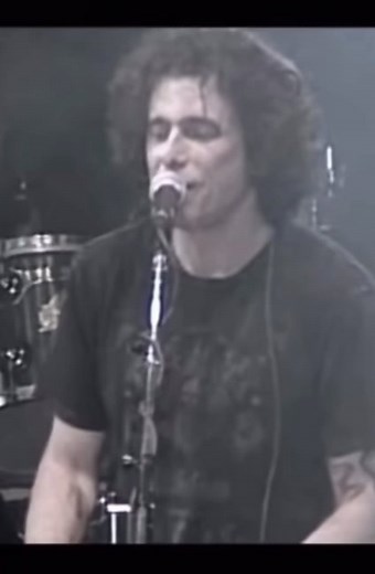 Andrés Calamaro - Estadio Azteca: Exploring Argentina's Rock Legacy