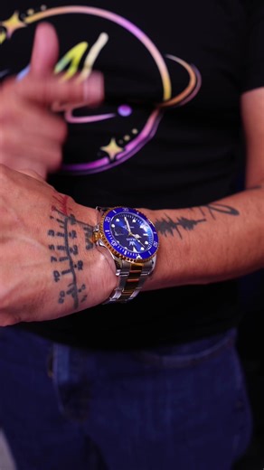 Reloj OLEVS para hombre dial azul 40mm lujo con bisel giratorio. Movimiento cuarzo preciso, luminoso en oscuridad, banda acero inoxidable bicolor oro-azul ajustable, cristal mineral resistente, waterproof 30m. Diseño bold y versátil para diario, fiesta o regalo. Calidad premium con presencia imponente. #RelojHombre #RelojOLEVS #RelojAzul #TikTokShop #TikTokShopJumpstartSale