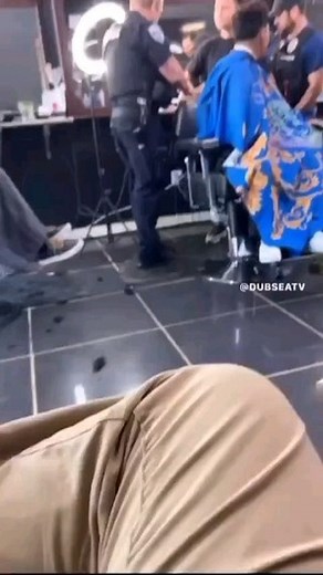 Y en este caso quien le termina el corte al cliente? 🤔🤔 | Videos Divertidos DALE Like