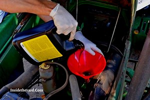 Do All John Deere Gator Oil Capacity Is Same? - Inside The Yard