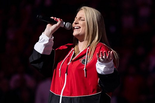 Knicks assistant Maurice Cheeks watches national anthem singer nail performance 22 years later