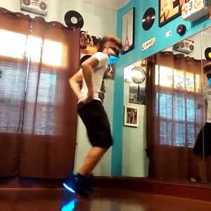 CJ Fuentes shuffling with #huboptic LED Light Up Mask @610BOT @jorgepong #edm #electro #shuffling #dj #lightup #lightshow #soundreactive | Jorge Pong