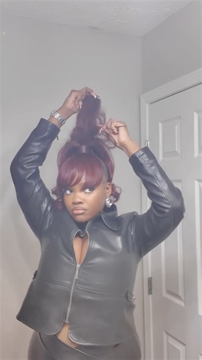 nesie . .🍒💋 on Instagram: "high ponytail with bangs X my mama change her hair like she change her clothes 🤭"