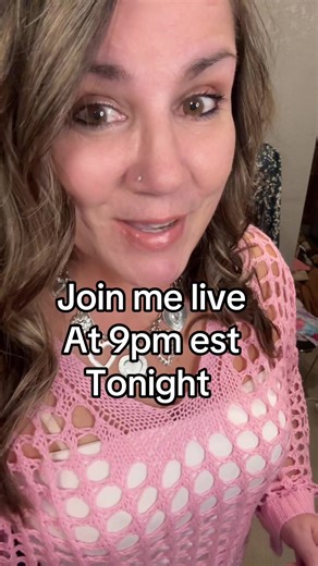 Fashion Tips for Women Over 40 Live Tonight