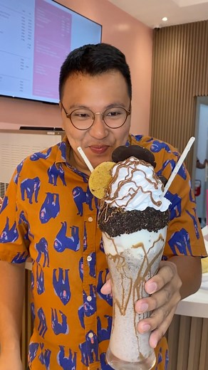 GIANT MILKSHAKE | EAT'S a Small World