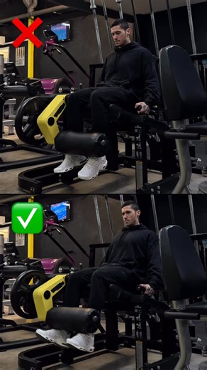 L’erreur classique sur le leg extension, c’est de tricher avec la hanche : on bascule le buste en arrière, on avance le bassin ou on donne de l’élan pour faire monter la charge. Le problème, c’est que tu perds totalement la tension sur les quadriceps, tu compenses avec le haut du corps et tu transformes un exercice d’isolation en un mouvement global sans intérêt. Pour être efficace, le leg extension doit rester strict, contrôlé, avec le bassin collé au siège, le buste stable, et une montée des j