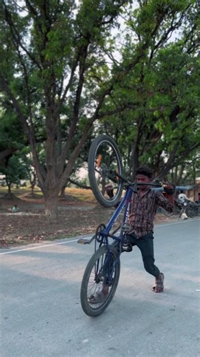 wheelie karte karte bacb gaya #like mat dekh bhai #cycle #youtube #stunt