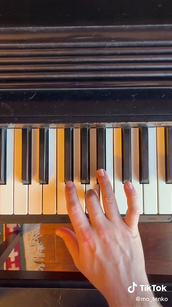 Here’s the intro to Roses by Outkast, part 3! #outkast #andre3000 #heyya #pianotutorial #pianist