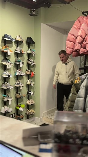 Кроссовки за 500 рублей 😔 📍Санкт-Петербург. Литейный проспект, 59 ⏰12:00 — 22:00 🚚 Отправка по всей России