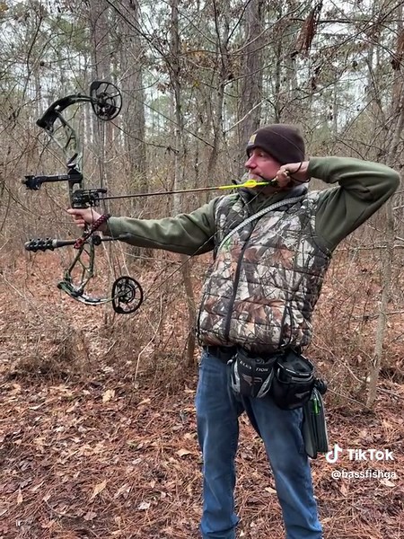 First 3D Archery shoot of 2024. With the Athens Archery Vista 31, Hot Shot X-Spot release and Black Eagle Zombie Slayer arrows.