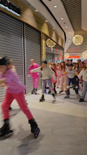 💖TAK FOR EN FANTASTISK SKATE NIGHT! 🛼 Sikke en aften! Tusind tak til alle jer, der var med til at gøre Skate Night helt magisk ✨ Det var så fedt at se alle de seje pink udklædninger, den vilde energi på gulvet og ikke mindst den gode stemning hele aftenen 💕 I var med til at skabe en aften, vi sent vil glemme. Vi glæder os allerede til næste gang! 🙌 | City2