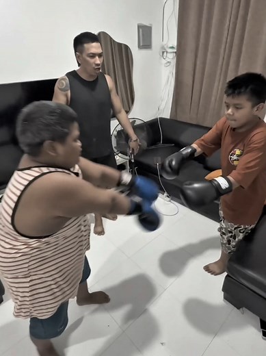 Kuya Baki Boxing: Jeffrey vs OG B!