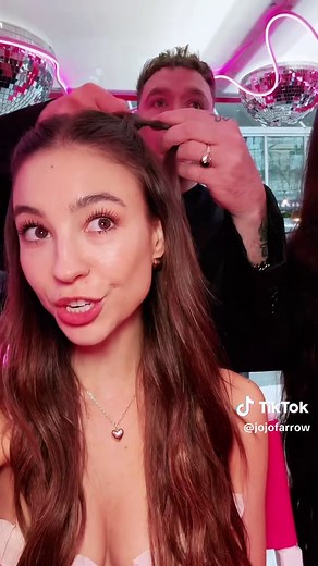 The Queen touched down in Toronto and L’Oreal wants you to look your best for what people are saying is the best night of their lives. ✨ Head to the L’Oreal Gloss Era Pop Up at Rod Robbie Bridge to get your hair braided and take photos in their photo booth from 12PM - 8PM, November 21st - 23rd. @L’Oréal Paris #glycolicgloss #glossera #shinyhair #haircare #ad