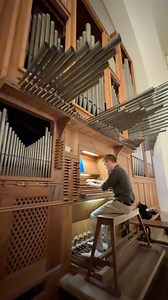 3.4K views · 4.2K reactions | Have you ever seen an organ like THIS?! 朗 #organ #church #kirche #churchorgan #organistsofinstagram #organist #orgue #opera #classical #classic #musik #music #rome #italy #italianchurch #italien #europe | Paul Fey - Organist & Composer | Facebook