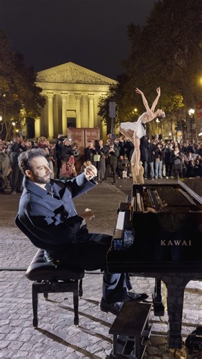 I played Tchaikovsky’s Piano Concerto in the middle of the most iconic streets of Paris ! Thank you @victoriadauberville and @forgetmat for gracing us with your beautiful choreography on the cobblestones of Paris. This was an unforgettable experience, created with @comitefaubourgsainthonore and the amazing sound of @devialet Thank you to all the musicians and amazing team, credits below! Outfit by @maisonkenjeofficiel Thank you to @kawaipianosfr and @nebout_hamm for providing me with a beautiful