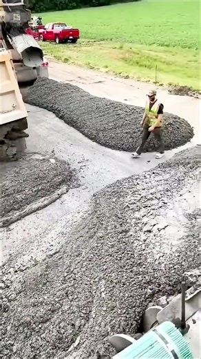171K views · 486 reactions | Game-changing road construction techniques.  | Monserrat Abuda | Facebook