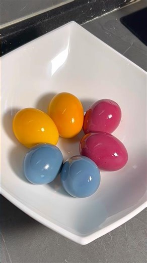 Velikonoční barvení vajíček bez chemie. #velikonoce #recept #food #vejce