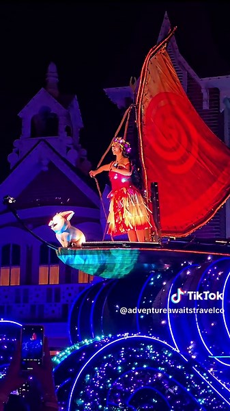 Moana Shines in Disney's Starlight Parade