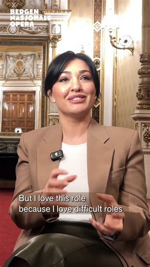 Bergen Nasjonale Opera on Instagram: "– Jeg elsker å dø på scenen, røper sopranen Kristina Mkhitaryan i dette intervjuet, hvor hun også forteller hva som skal til for at hun takker ja til en rolle. Violetta i La traviata er en av hennes favoritter, en rolle hun de siste årene har sunget på de mest berømte operahusene i verden, som London, New York, München og Wien – og snart står Bergen for tur! ❤️ La traviata av Verdi har premiere 14. mars i Grieghallen, i en ny produksjon av Bergen Nasjonale O