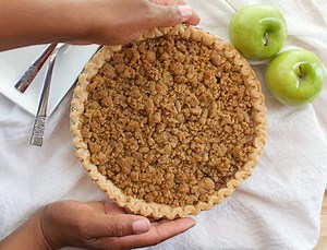 Green Apple Crumble Pie