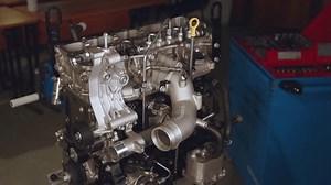 Disassembly Car Engine Master Disassembles Car : vidéo de stock (100 % libre de droit) 3745493539 | Shutterstock