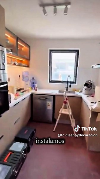 Remodelación Cocina Tía Ana: Moderna y Eléctrica