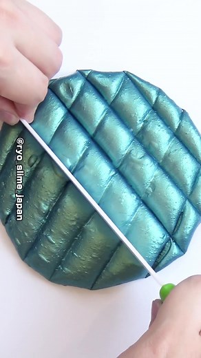 Manipulating Shiny Metallic Green Slime