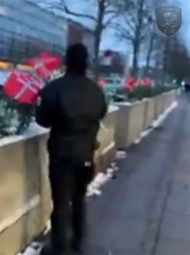 🚨🇩🇰🇺🇸🚨 DIPLOMATIC ROW IN COPENHAGEN A controversy has erupted after the U.S. Embassy in Denmark removed 44 Danish flags honoring the 44 Danish soldiers killed in Afghanistan. The flags were placed by veterans on a public road outside the embassy—shortly after Trump dismissed allied contributions to the war. The embassy claims the flags were “unauthorized,” but Danish media report security staff initially approved their placement, fueling backlash across Denmark’s political spectrum. Lawmak