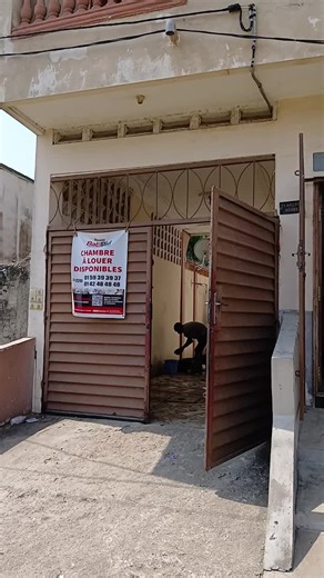 🏘️ Nouvelle Location disponible ! – EKPÈ GARE ##@@V#@Appartement à 02 pièces ✔️ Au Rez-de-Chaussée ✔️ • Un salon et une chambre sanitaire, • Appartement carrelé, • Cuisine attenante au salon, • Douche et toilette, • Grille de protection - Compteur personnel/Eau & Électricité, Louer mensuel : 30 000 XOF/Mois 📍 Locatisation – Ekpè : à 5min de la gare ! 📲 Intéressé ? Fixez un rendez-vous pour visiter. Tel : 01 42 48 48 48 (Appels & WhatsApp) #BatiBid #ImmobilierBénin #AppartementALouer #Cotonou 