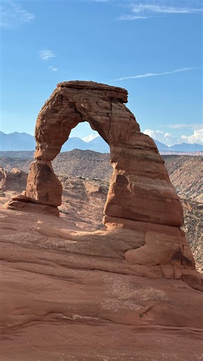 Delicate Arch at sunrise . . . #delicatearch #arches #archesnationalpark #utah #hike #hikelikeagirl #sunrise #sunrisehike #hiking #roamtheplanet #wanderlust #adventure #explore #exploremore #explorepage✨ #optoutside #traveler | Kristin Ashley Waters