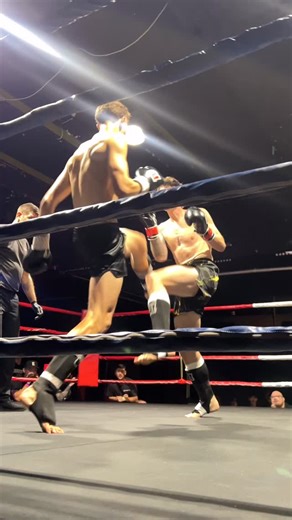 Debut fight and Zane brought the chaos 🔥 Head kicks, sweeps, pressure… two standing 8’s against a more experienced and tough opponent. What a back and forth | Huge heart. Big future.💣 Here are a couple highlights that we got from the corner Full recap coming next 👊🏻 #muaythai #legacy #debut | Legacy Thai Boxing