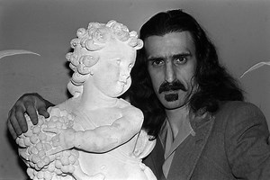 Listen to Frank Zappa read a passage from William Burroughs book ‘Naked Lunch’