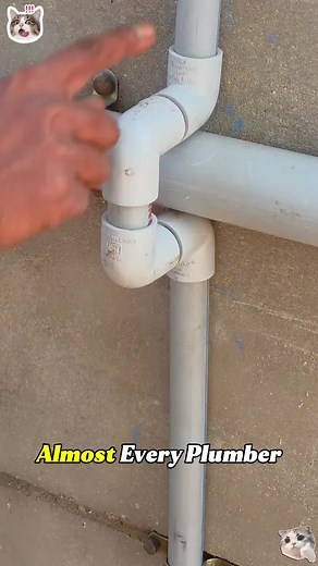 How Professional Plumbers Prepare Pipes Before Gluing