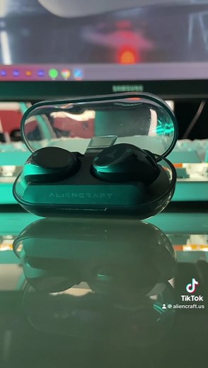 22K views · 483 reactions | Aliencraft Deckard; Dentro de su cápsula de polímero transparente se encuentra un set de poderosas bocinas de Titanio para producir un envolvente y cristalino sonido Hi-Res Más info? https://bit.ly/Dckard | Audiofilia | Facebook