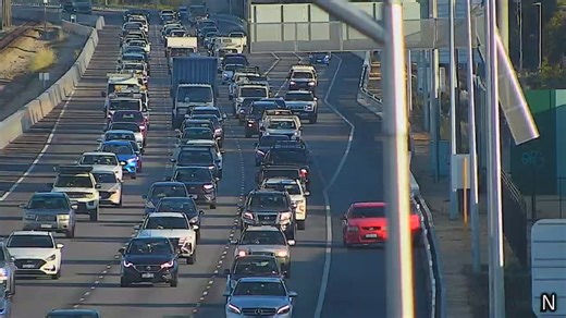 CLEARED Traffic remains slow on approach BREAKDOWN – MITCHELL FREEWAY SOUTHBOUND ENTRY FROM OCEAN REEF ROAD, WOODVALE Vehicle is in left emergency lane Traffic slow on approach in conjunction with morning peak Drive safely as motorist is outside of the vehicle #perthtraffic | Main Roads Western Australia