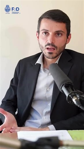 Formazione a Distanza on Instagram: "📜 Introduzione all’Archeologia Cristiana Nel primo video di questa serie, il prof. Domenico Boneci ci introduce ai temi centrali del corso MOOC Introduzione all’archeologia cristiana: un percorso affascinante per scoprire come il cristianesimo abbia progressivamente trasformato le città dell’Impero Romano, lasciando segni concreti nella storia, nell’arte e nello spazio urbano. Un viaggio alle origini della fede cristiana, dove archeologia e storia si intrecc