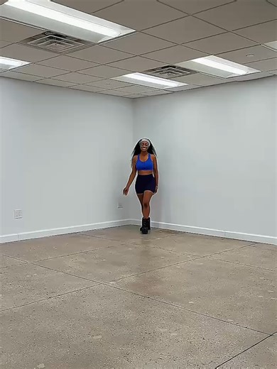 Are you passionate about sports? Don’t miss out on BRXL Sports Shorts! Breathable fabric, comfortable fit, and unrestricted movement. Head to our live stream for exclusive deals! 🎯#brxl #brxlgym #shorts