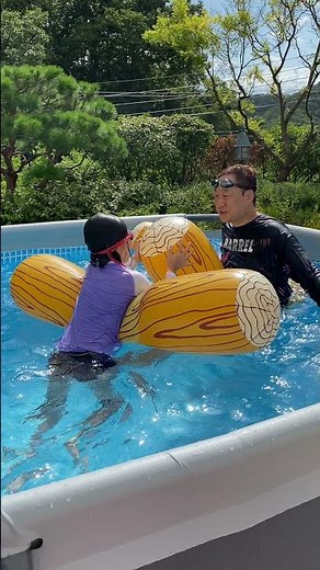수영장 물 다 먹기? or 통나무 배 타고 균형잡기 LimeTube 라임튜브 Drinking all the pool water? or balancing on a log boat