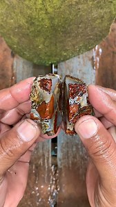 A single cut opens the stone and shows its internal structure. Natural layers, color contrast, and details that only appear after cutting. Every piece tells a different story. 😮 #StoneCutting #LapidaryArt #NaturalPatterns | Yazid Ikhsani