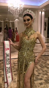 Así lució la bella Alejandra Hernández Teen Universe Jalisco, para la cena de gala de Teen Universe Mexico Offi 2022 #ElCertamenTeenDeMexico Stylist @iska_alba 💄💇🏻‍♀️ Jessel Sandoval | 👗 Velladonie 👠 Christian Divat | Accesorios: Vicvso | Miss México News