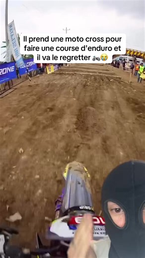 Ce motard prend une moto cross pour faire une course d'enduro #moto #motard #125kx #bikelife