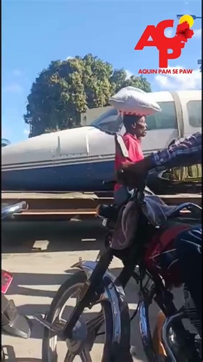 Here's what Haiti has to offer, a plane on the trailer #aquinpamsepaw