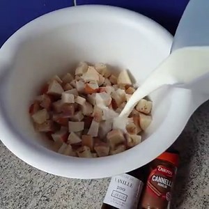 Je teste une nouvelle recette 👩‍🍳 pour mes pti déj et collations à venir... J'suis sûre que vous vous dites : mais elle est zinzin la LiLi ou quoi? serait-elle devenue accroc au pudding? 😅 Mais nooon, en plus c'est pas réellement un #pudding, même si on a les mêmes ingrédients de base tels que le pain, le lait et les œufs. Verdict tout à l'heure au goûter 🕟🤞 #antigaspi | LiLi met son grain de sel