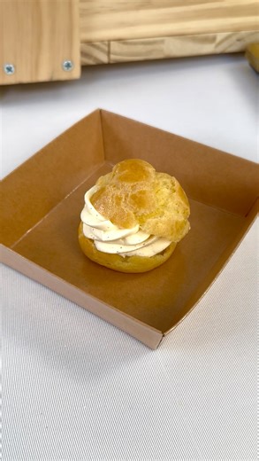 Light, airy, and filled with dreamy cream 🤍 These classic French cream puffs (pâte à choux) are baked to perfection and piped fresh for every order. Perfect for events, gifting, or just because ✨ 📩 Now accepting orders — DM to reserve yours #creampuffs #pateachoux #frenchpastry #luxurydesserts #handmadepastries freshlybaked pastrychef customdesserts miamibaker kosherdesserts bakerylove dessertgoals | Lori Foodies