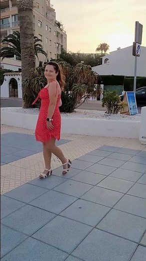 Mini dresses are the best dresses for Petite women under 5'4. Do you agree? #petiteproblems