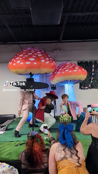 ginuwine's pony ASL is how you make a whole wedding start blushing lol #signlanguage #signlanguage #signlanguageinterpreter #aslinterpreter #asl